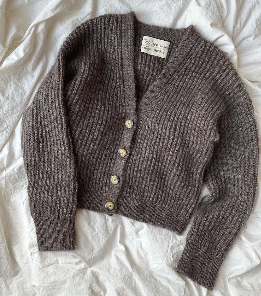 Agnete Cardigan Anleitung - PetiteKnit