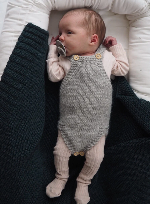 Kleiner Bruder Strampler Anleitung - PetiteKnit