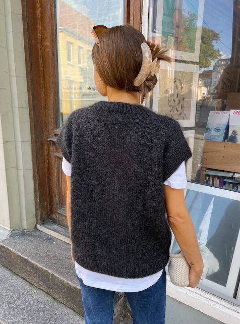 Weekend Pullunder V-Neck Anleitung - PetiteKnit