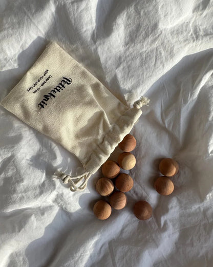 Zedernholzkugeln - PetiteKnit