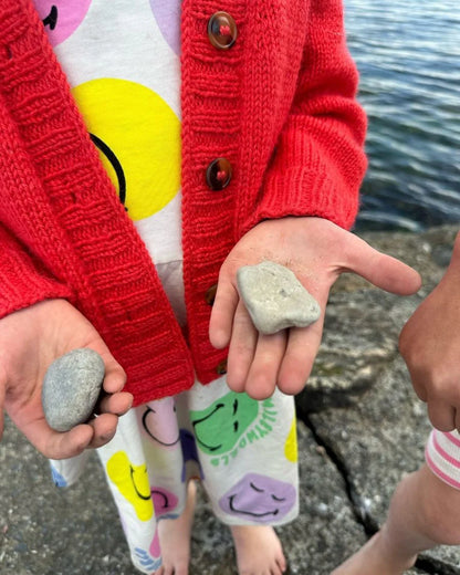 Eva Cardigan Junior Anleitung - PetiteKnit