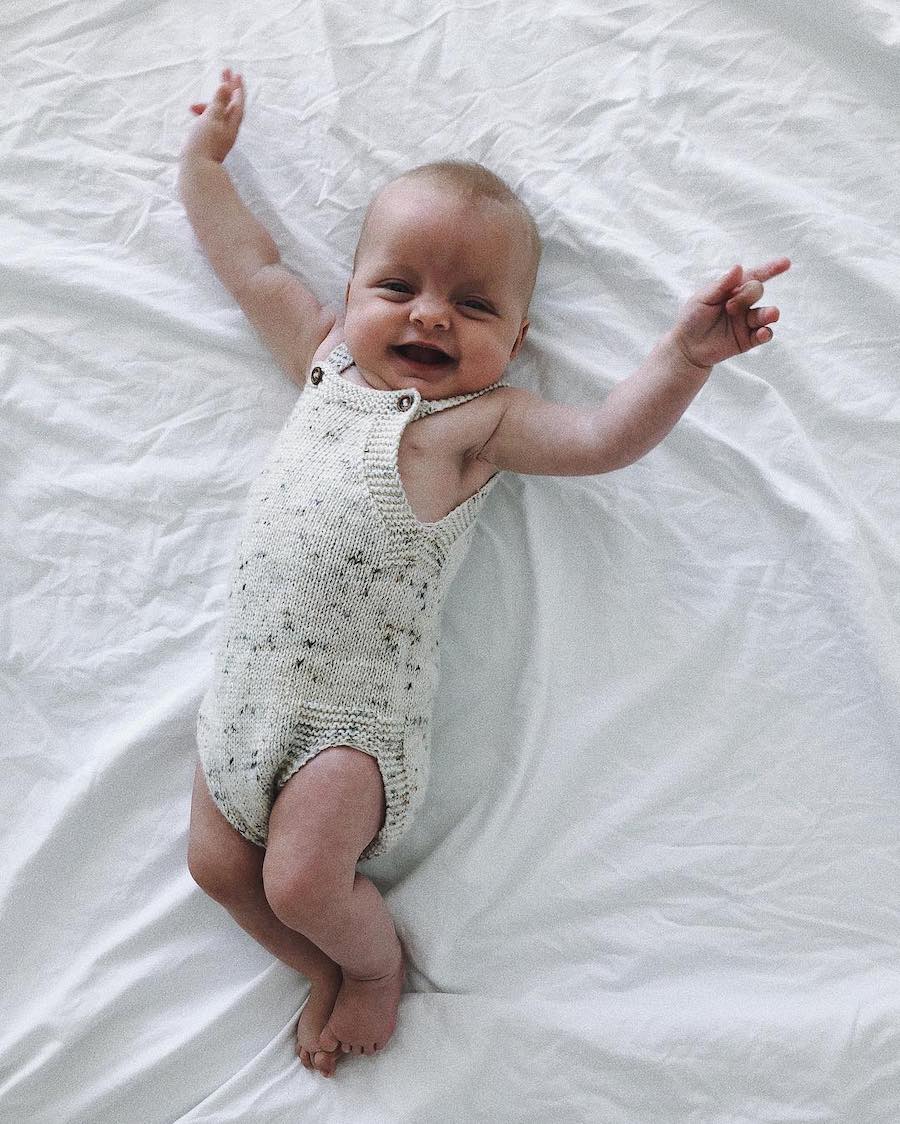 Kleine Schwester Strampler Strickpaket - Cool Wool