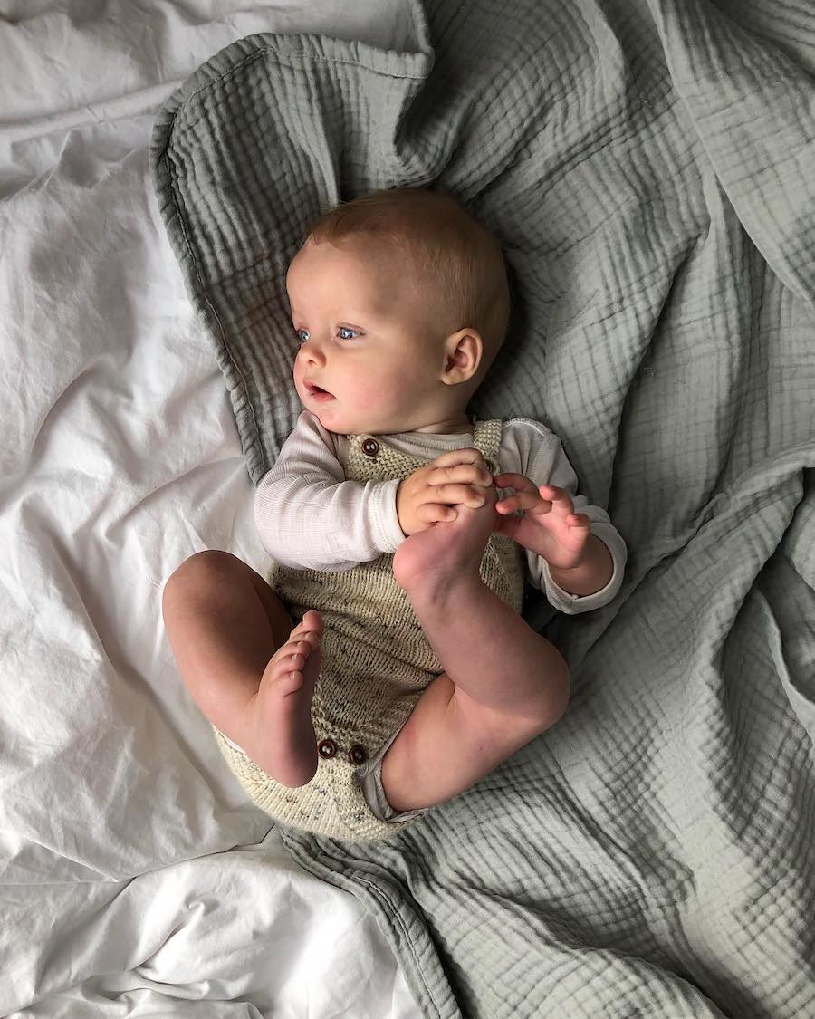 Kleine Schwester Strampler Strickpaket - Cool Wool