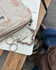 Schere mit Storchenmotiv - PetiteKnit